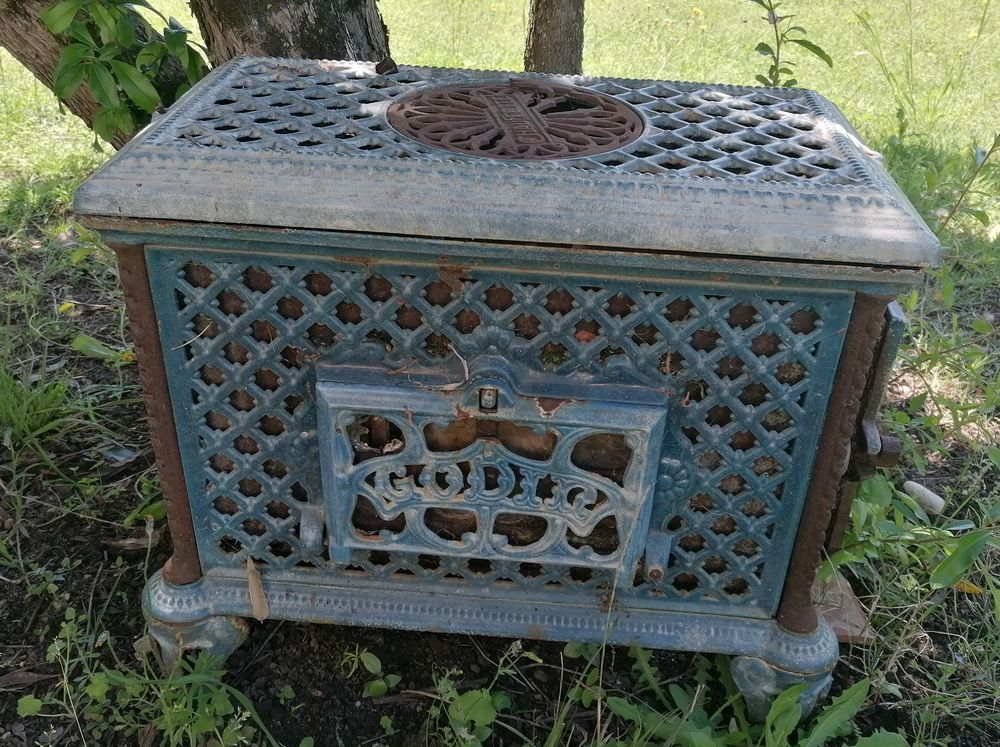 Po&ecirc;le &agrave; bois GODIN en fonte et c&eacute;ramique bleu, Chauffette Décoration