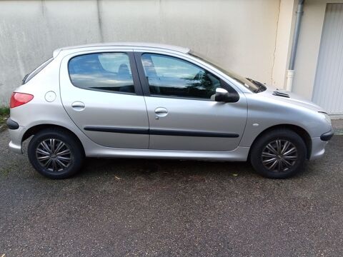 Peugeot 206 1.6i 16V XT Premium A 2004 occasion Bourgoin-Jallieu 38300