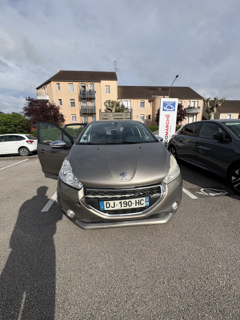 Peugeot 208 1.2 VTi 82ch BVM5 Style 2014 occasion Saint-Mard 17700
