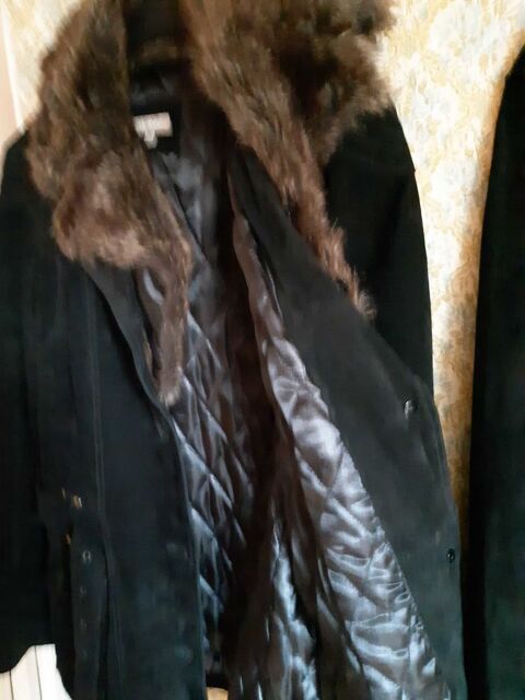 Manteau doubl�  tr�s  chaud col fourrure  38 39 Sens (89)