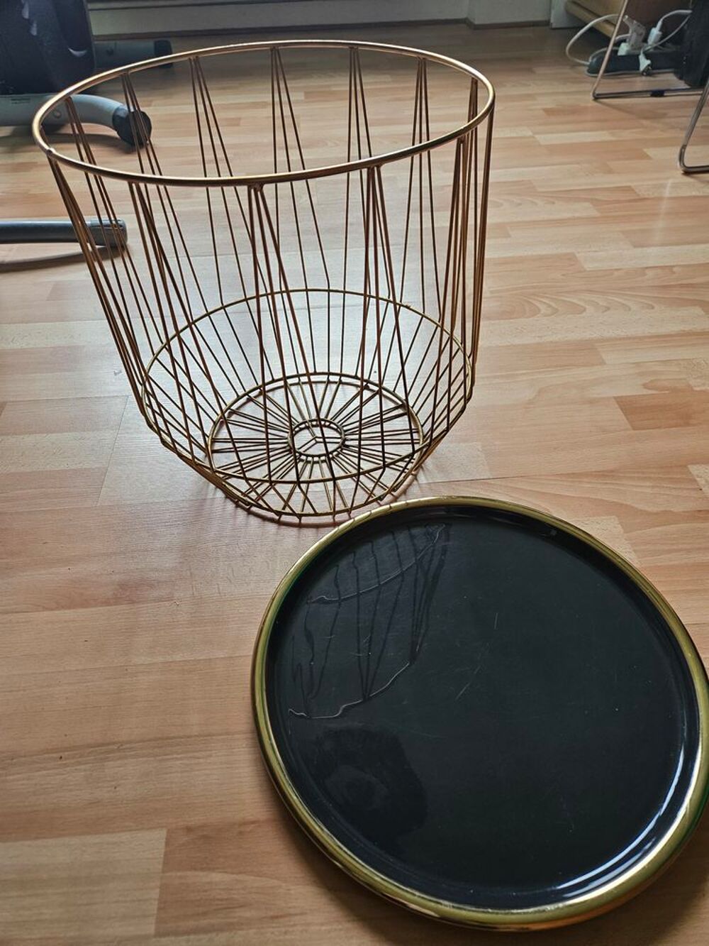 Table d'appoint originale et &eacute;l&eacute;gante Meubles