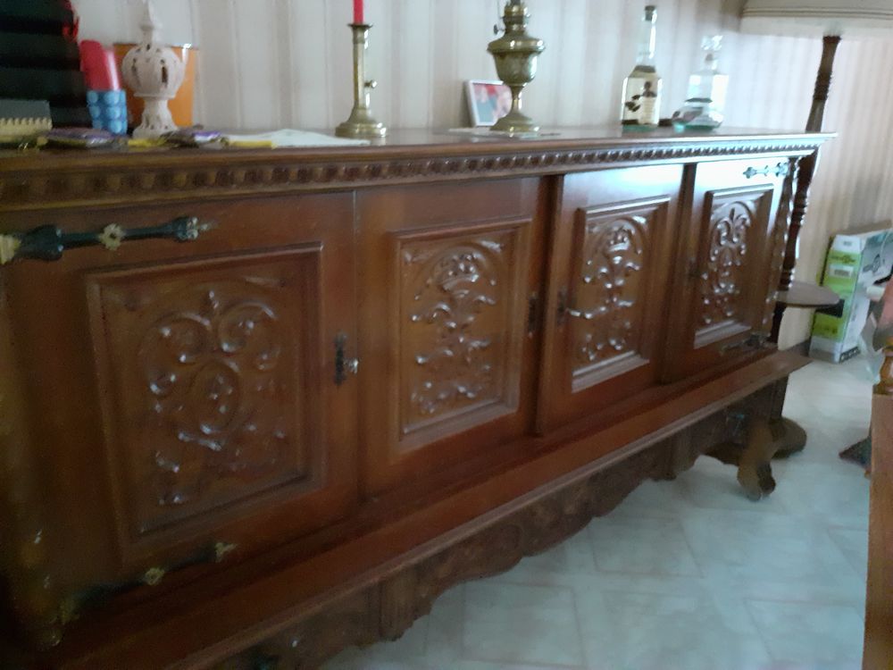 Buffet Long ancien Bois Massif .
L: 2200 / H:1130/ P:520
Meubles