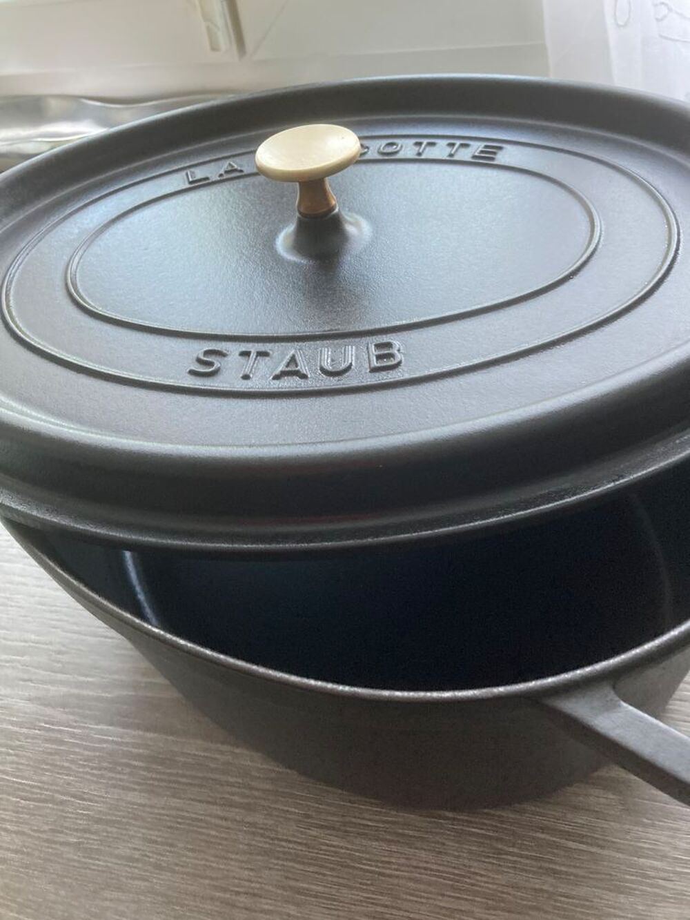 COCOTTE STAUB EN FONTE NOIRE 37 cm
Cuisine
