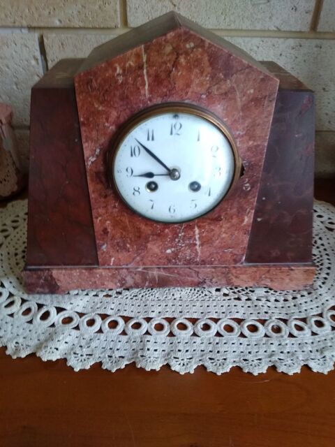 Ancienne Pendule En Marbre Rose Meximieux (01)