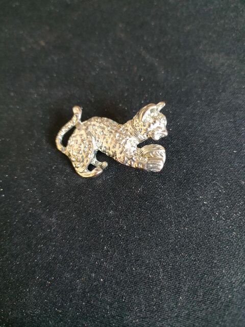 Broche chat / NEUVE 12 Bretignolles-sur-Mer (85)