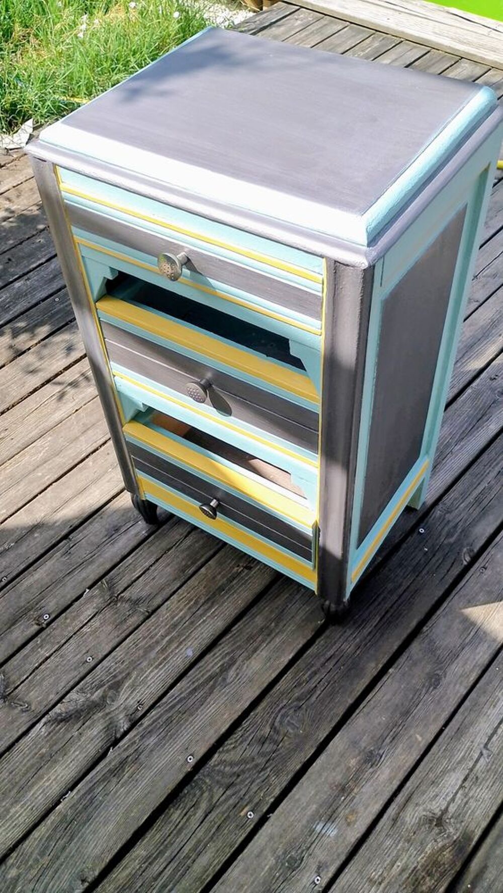 commode en bois enti&egrave;rement restaur&eacute;e, repeinte : tr&eacute;s jolie Meubles