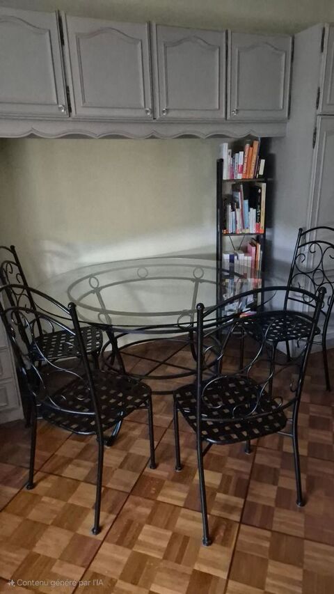 Table ronde plateau en verre et fer et 4 chaises  100 Nice (06)