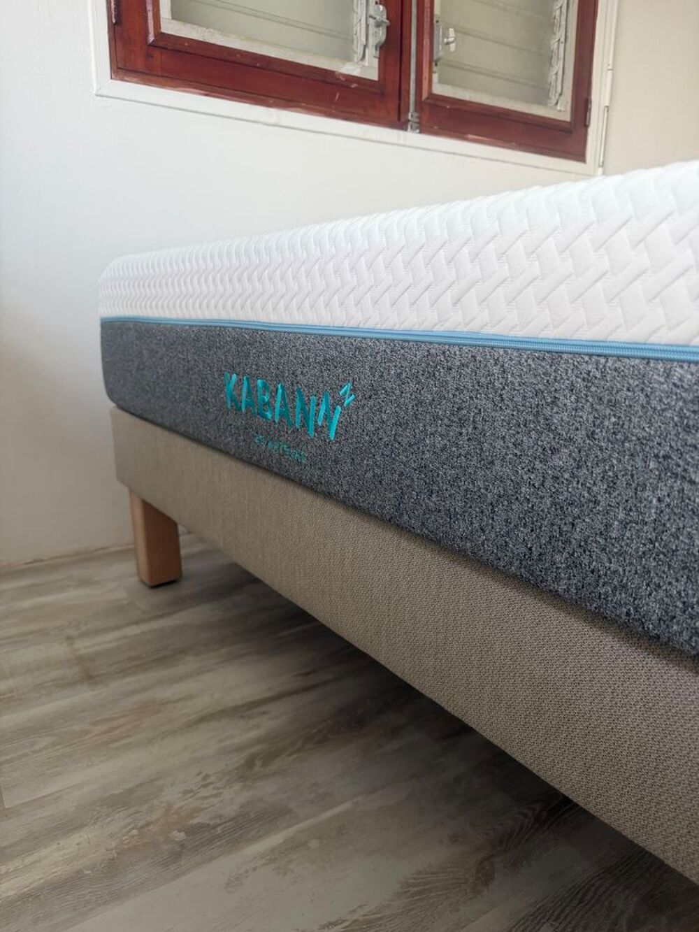 lit 140x190 cm avec sommier et matelas - Tr&egrave;s bon &eacute;tat Meubles