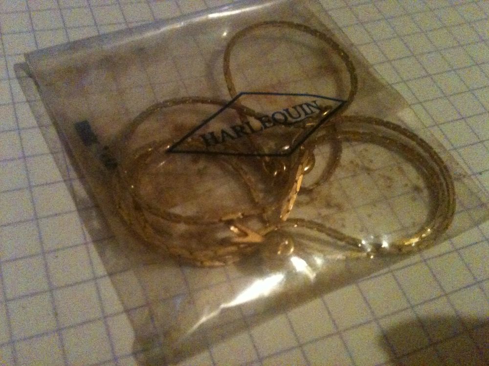 Collier cha&icirc;ne dor&eacute;e avec pendentif	 Bijoux et montres