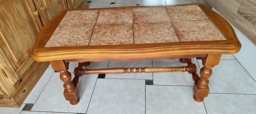 table basse en bois dessus carrel&eacute; Meubles