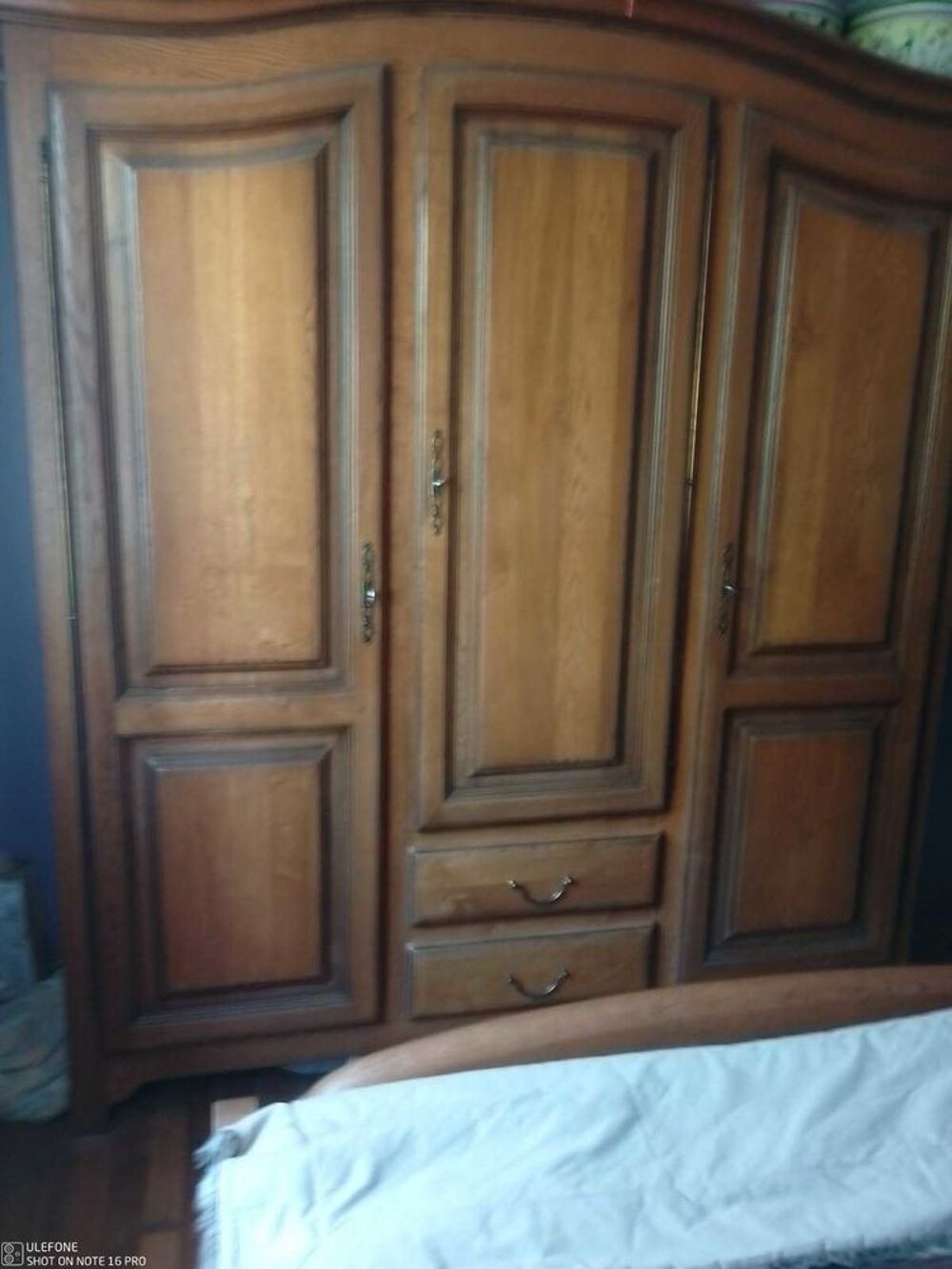 Armoire en bois massif Meubles
