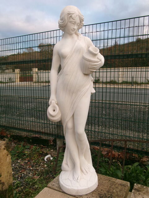 Statue femme aux cruches, en pierre reconstituée 289 Château-l'Évêque (24)