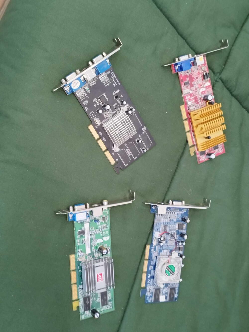 Lot 4 cartes graphiques msi ati bon etat support agp Matériel informatique
