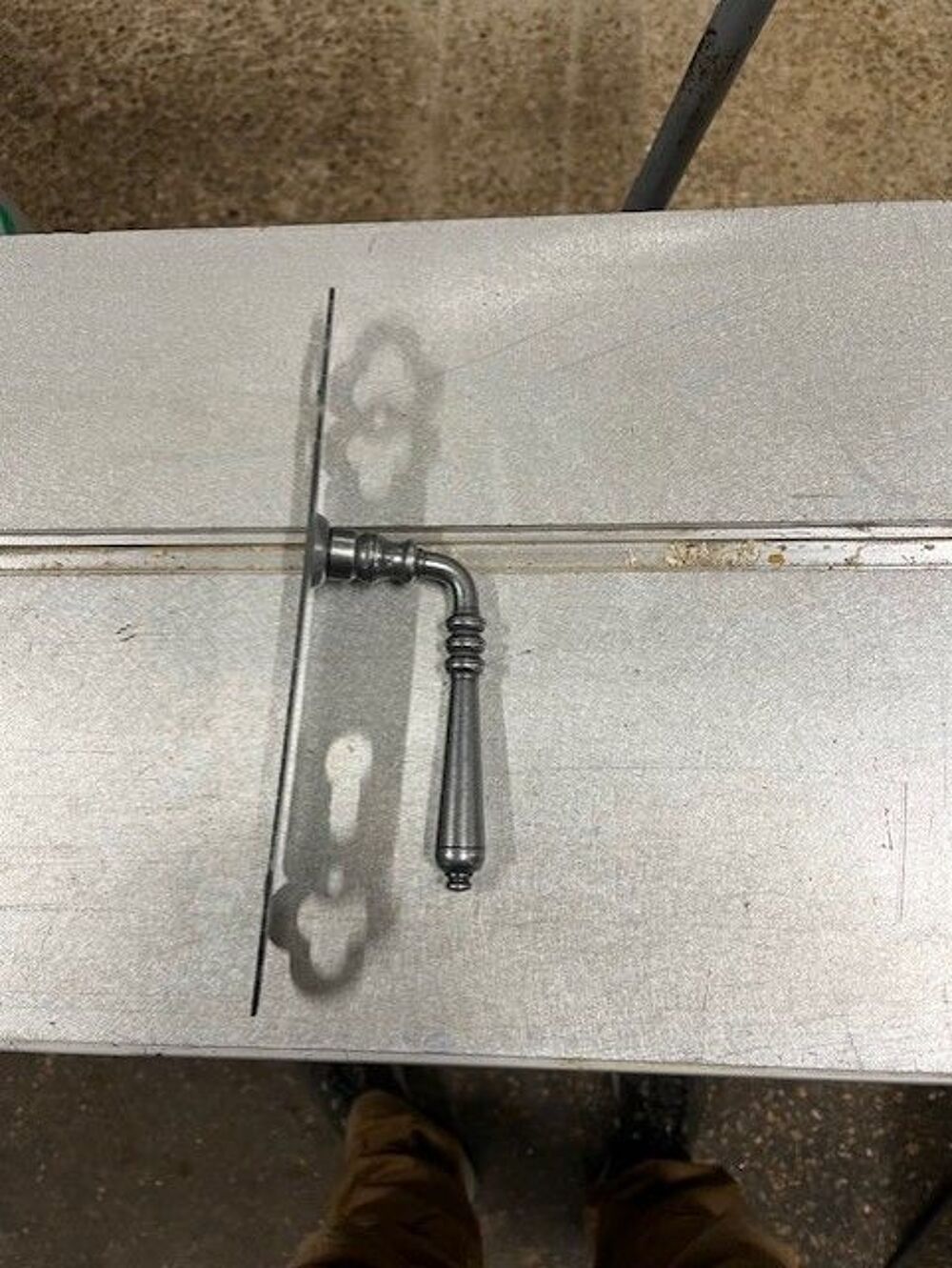 b&eacute;quille seul mod&egrave;le LANGUEDOC en fer patin&eacute; verni Bricolage