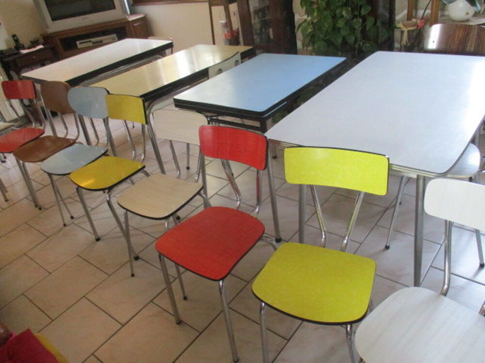 chaises et table en formica Meubles