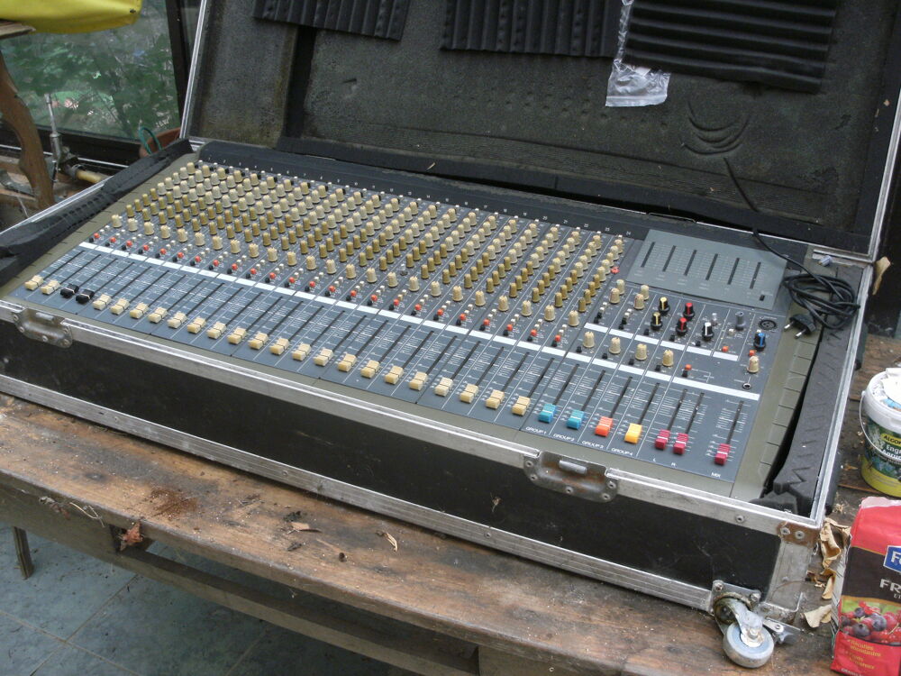 LOT DE CONSOLE DE MIXAGES ANALOGIQUES Instruments de musique
