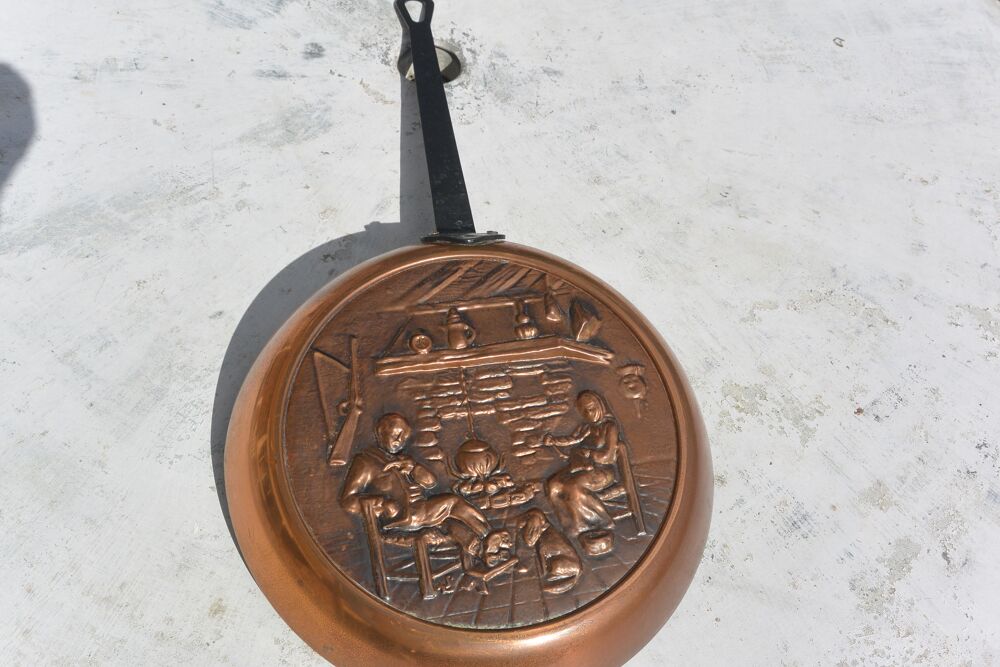 Po&ecirc;le ancienne en cuivre " Pr&egrave;s de la chemin&eacute;e " D�coration