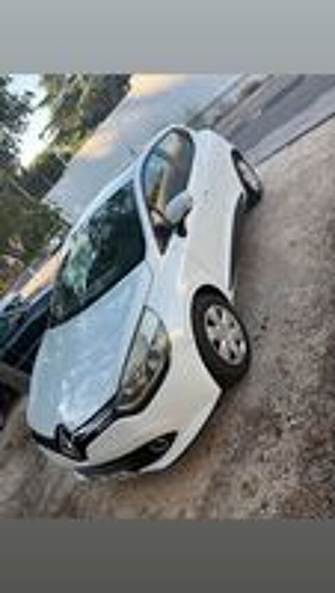 Clio IV Estate Clio 4 Soci&eacute;t&eacute; en TBE 2015 occasion 04000 Digne-les-Bains