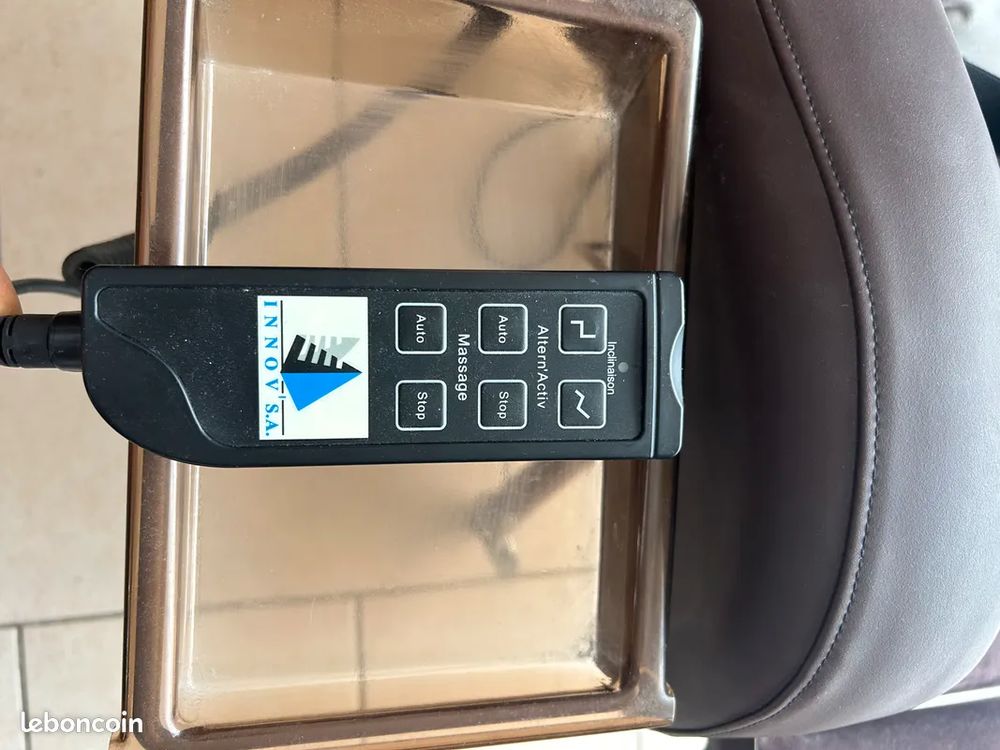 Fauteuil m&eacute;dical &eacute;lectrique INNOV'SA avec tablette ? Excelle Meubles