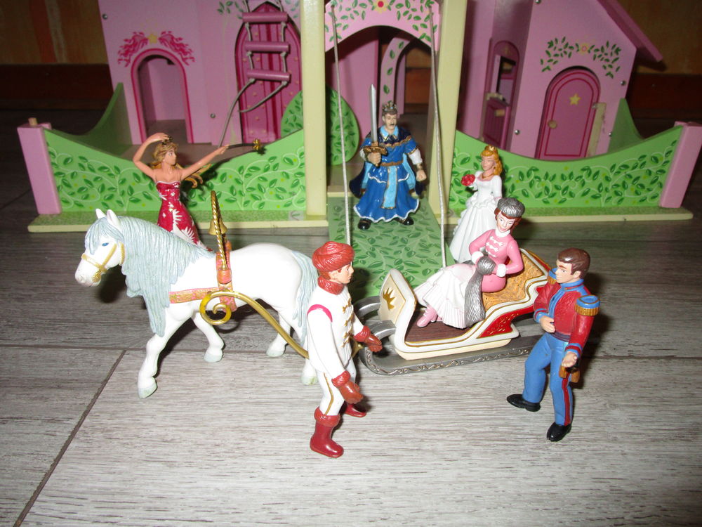 CHATEAU PRINCESSE EN BOIS + FIGURINES Jeux / jouets