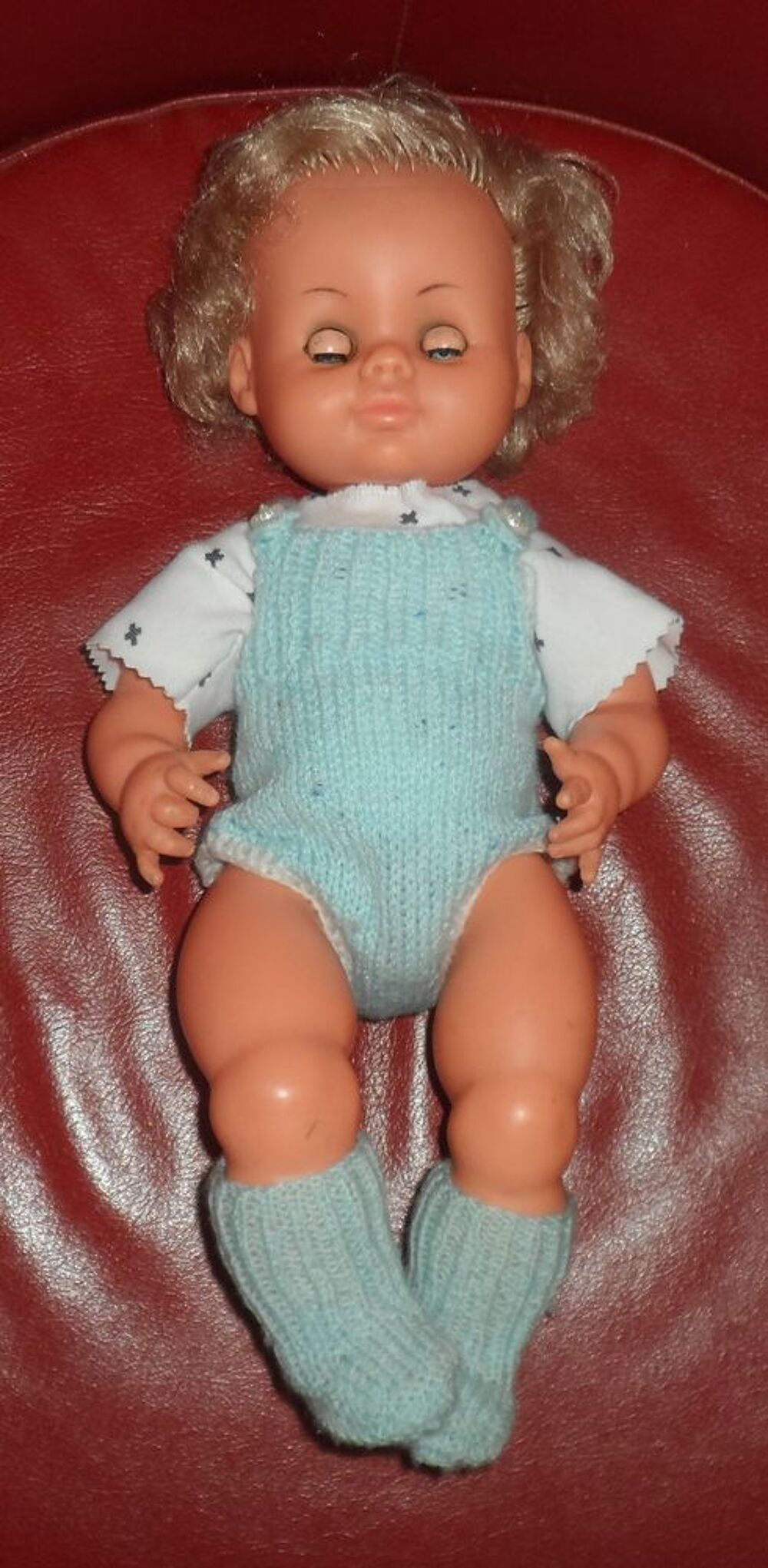 Poupon Bella 43 cm en plastique mou ferme les yeux allong&eacute; Jeux / jouets