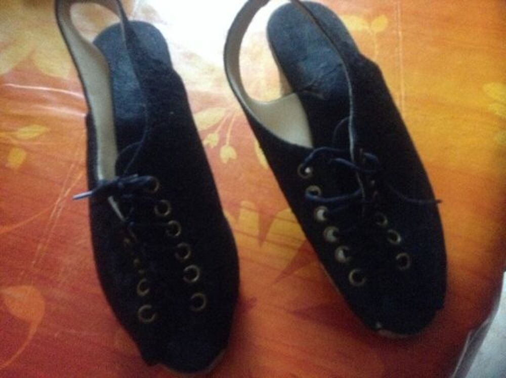 Chaussures noire dentelle .pointure 37 Chaussures