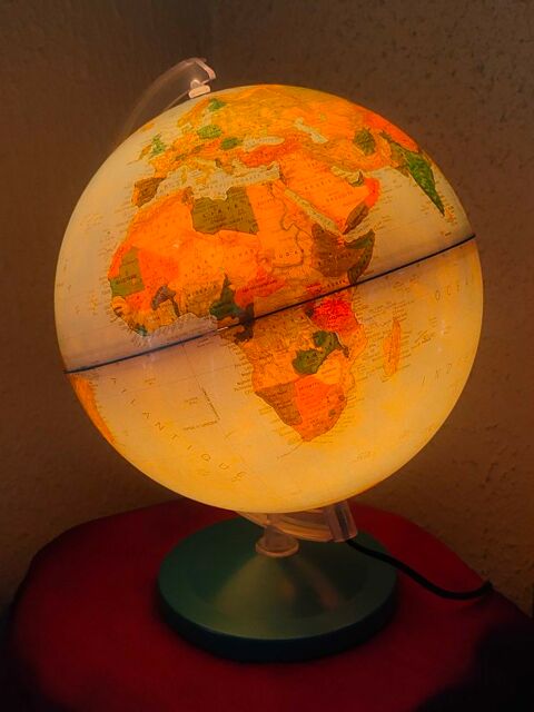Globe terrestre lumineux Avermes (03)