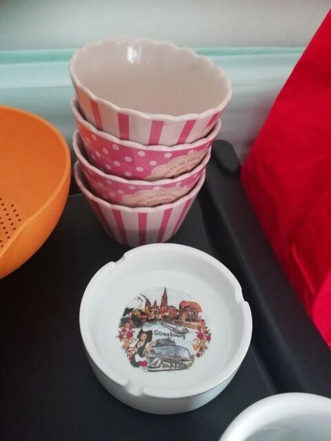 lot de vaisselle 18 pices prix 5 euros  venir chercher sur place pas de paiement en ligne merci 5 Bourgoin-Jallieu (38)