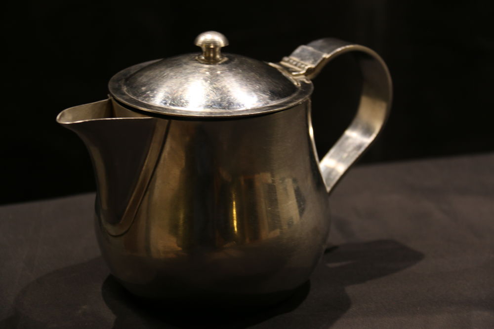 Th&eacute;i&egrave;re en m&eacute;tal
