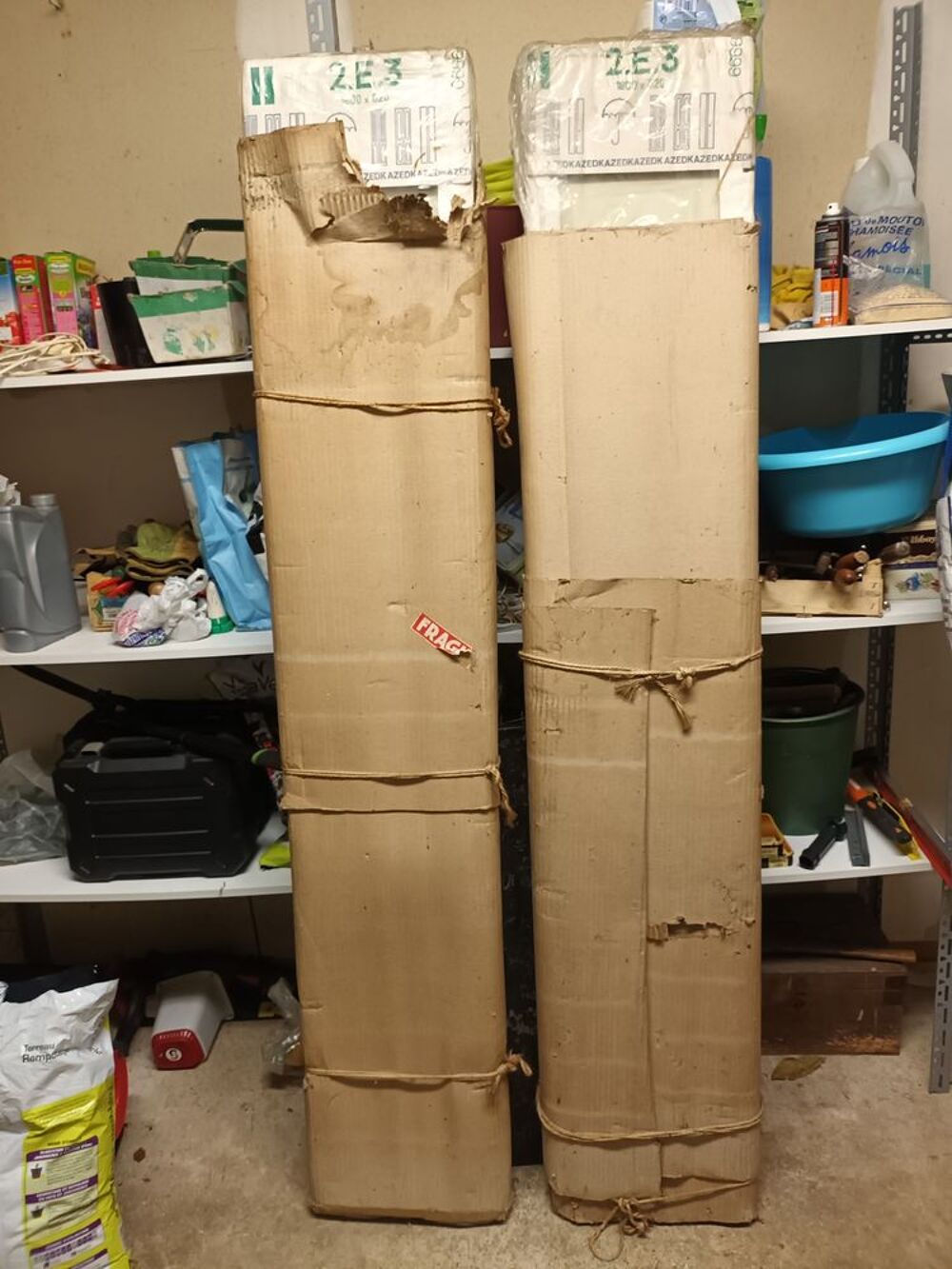 2 portes Kazed neuves. 
Dimensions : 1,80&times;0,62 Meubles