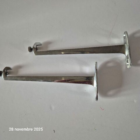 Lot de 2 Supports en m�tal de tablette en verre pour salle d 3 Saumur (49)