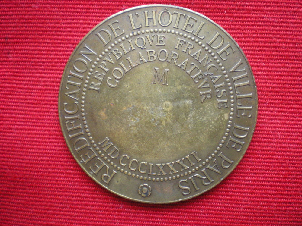 M&eacute;daille de la R&eacute;&eacute;dification de l'H&ocirc;tel de Ville de Paris. 