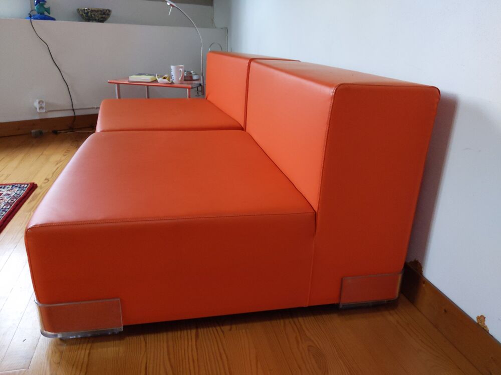 1 fauteuil KARTELL en 2 exemplaires 
Meubles