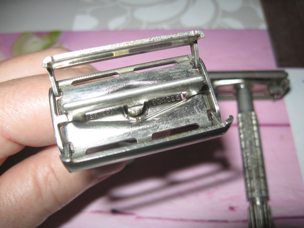 2 anciens rasoirs Gillette 
