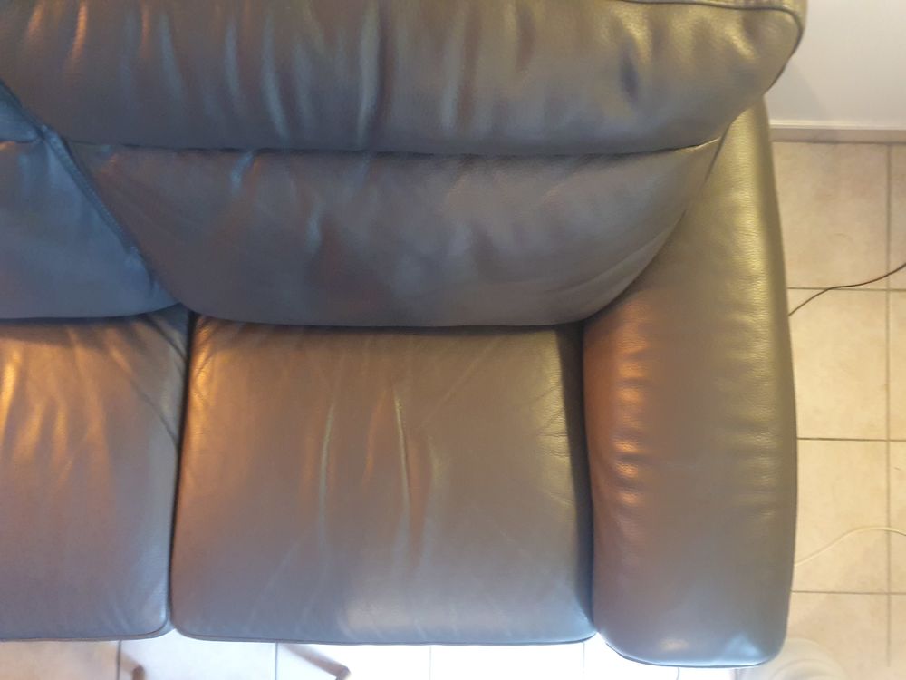 Canap&eacute; cuir Nicoletti Home Center
Meubles