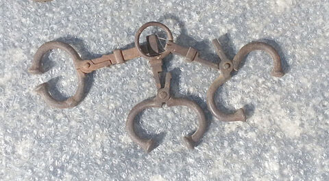 3  mouchettes anciennes guidage des bovins 38940 Saint-clair-sur-galaure