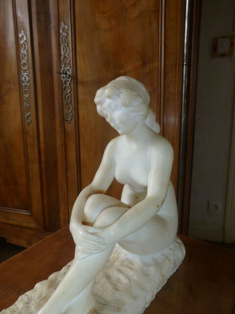 Sculpture en alb�tre par F. PAPUCCI 300 Poitiers (86)