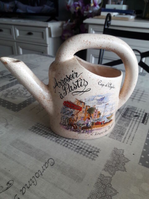 Arrosoir à apéro représentant le café du port 7 Vitry-sur-Seine (94)