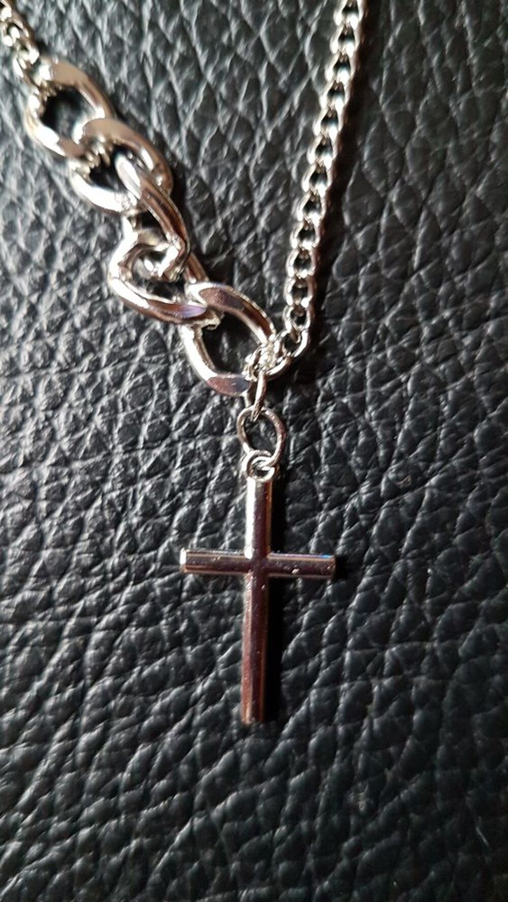 cha&icirc;ne croix Bijoux et montres