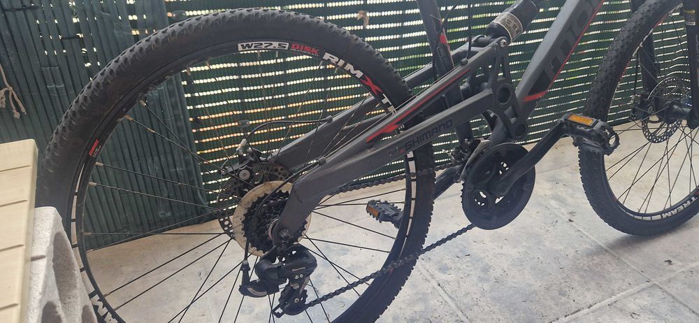 VTT 27 pouces Bien lire le description merci Vélos