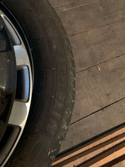 Pi&egrave;ces et &eacute;quipements Voiture Pneu voiture - roue  occasion Gondreville 54840