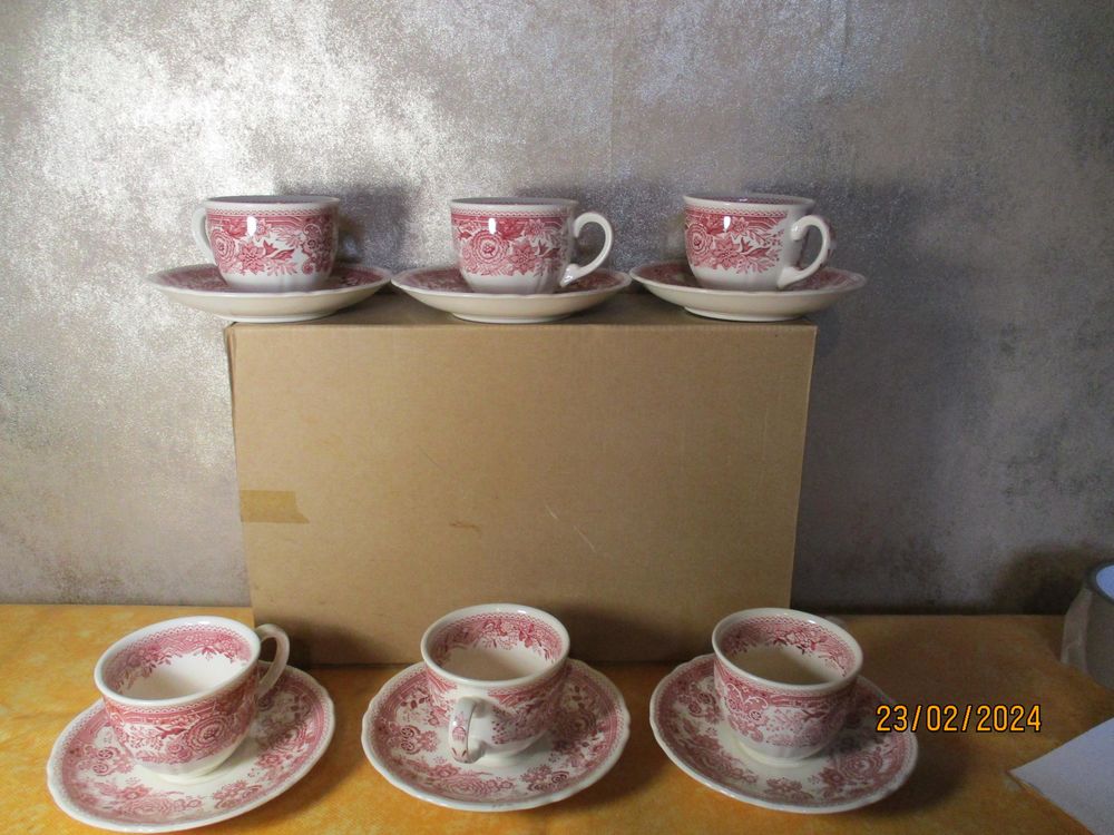 six tasses et sous tasses Cuisine