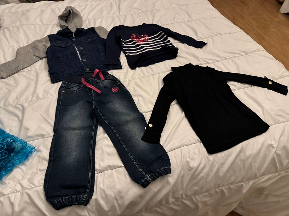 ensemble v&ecirc;tement fille taille 4 ans Vêtements enfants