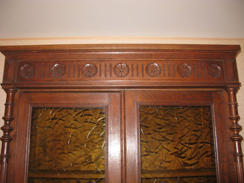 armoire/vitrine ch&ecirc;ne massif style Henri II Meubles