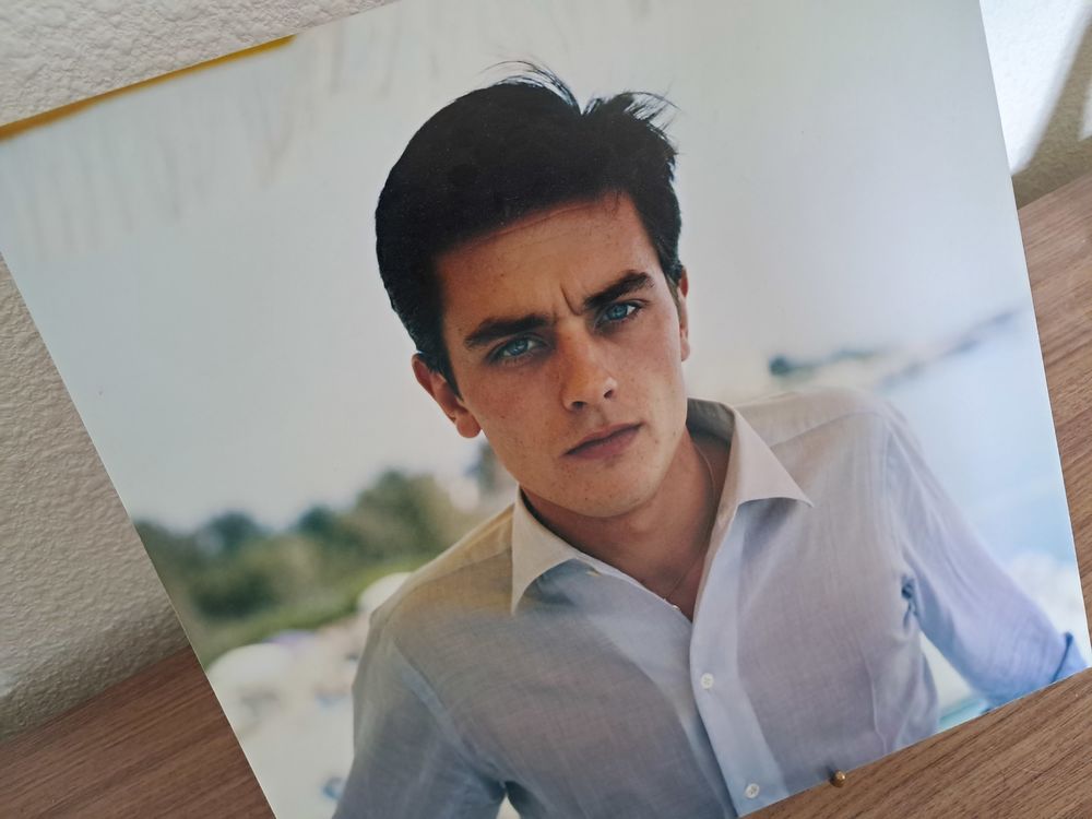 Photo rare d'Alain DELON Décoration