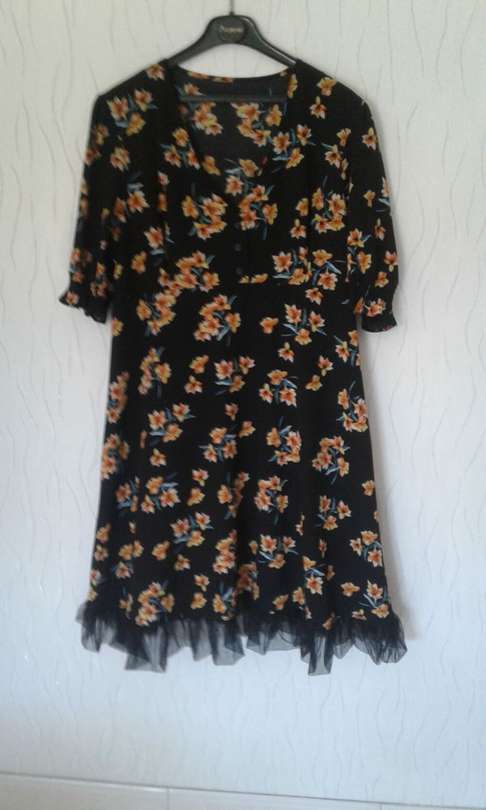 Robe d'&eacute;t&eacute; fleurie T. 44 Vêtements