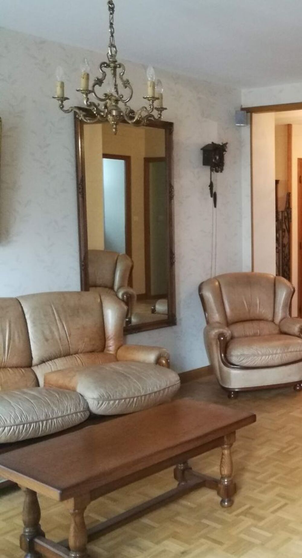 Canap&eacute; fixe 3 places cuir beige et bois bon &eacute;tat Meubles