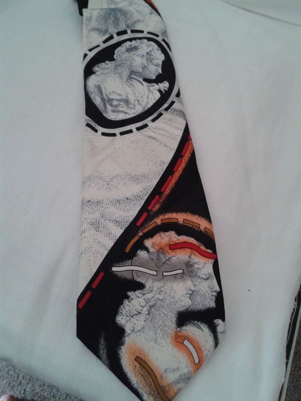 Cravate soie MONTANA neuve V�tements