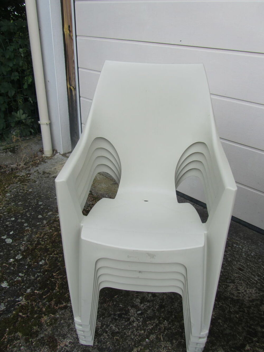 table de jardin et chaises Jardin