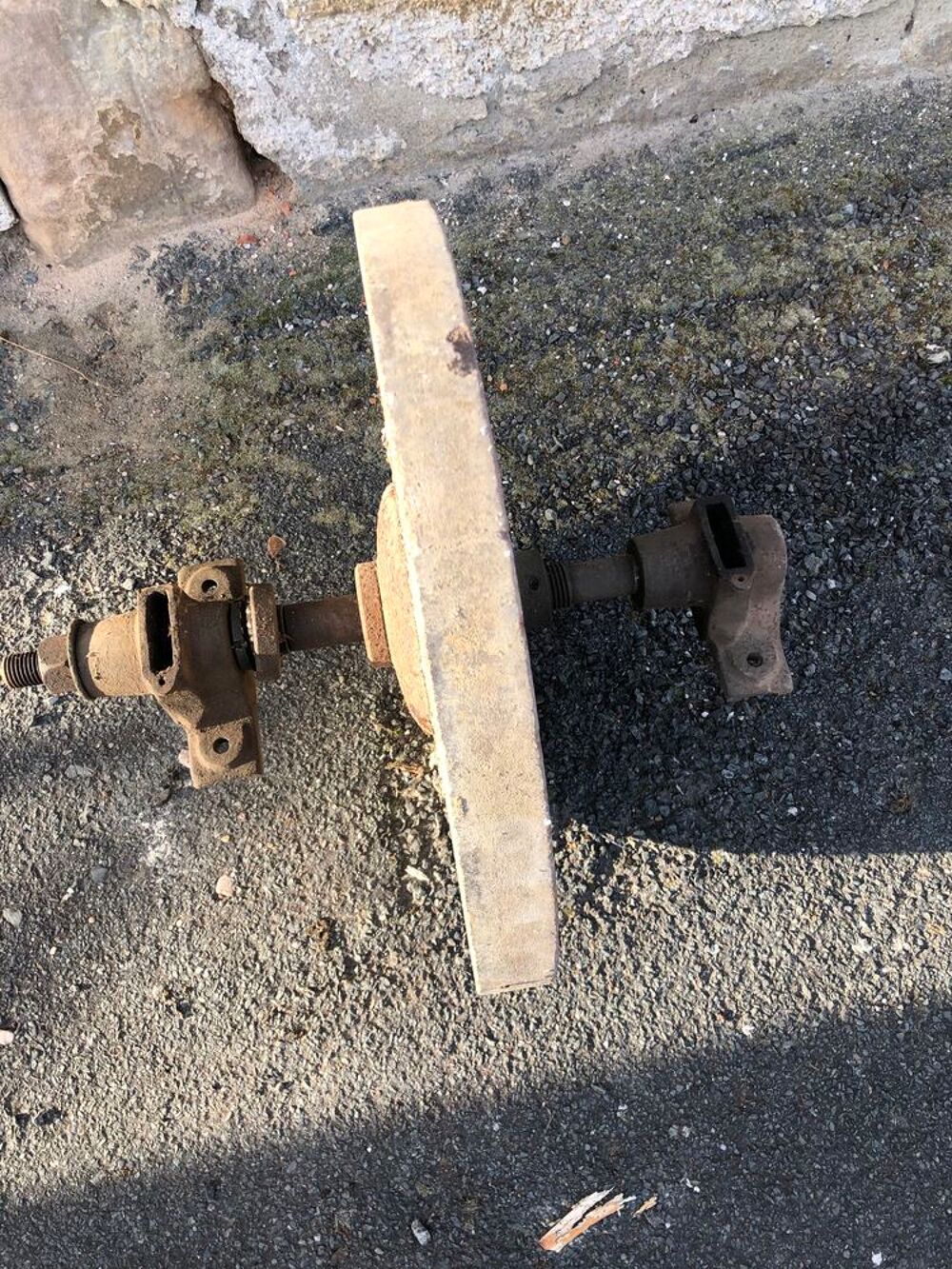 Meule / pierre &agrave; aiguiser
Bricolage